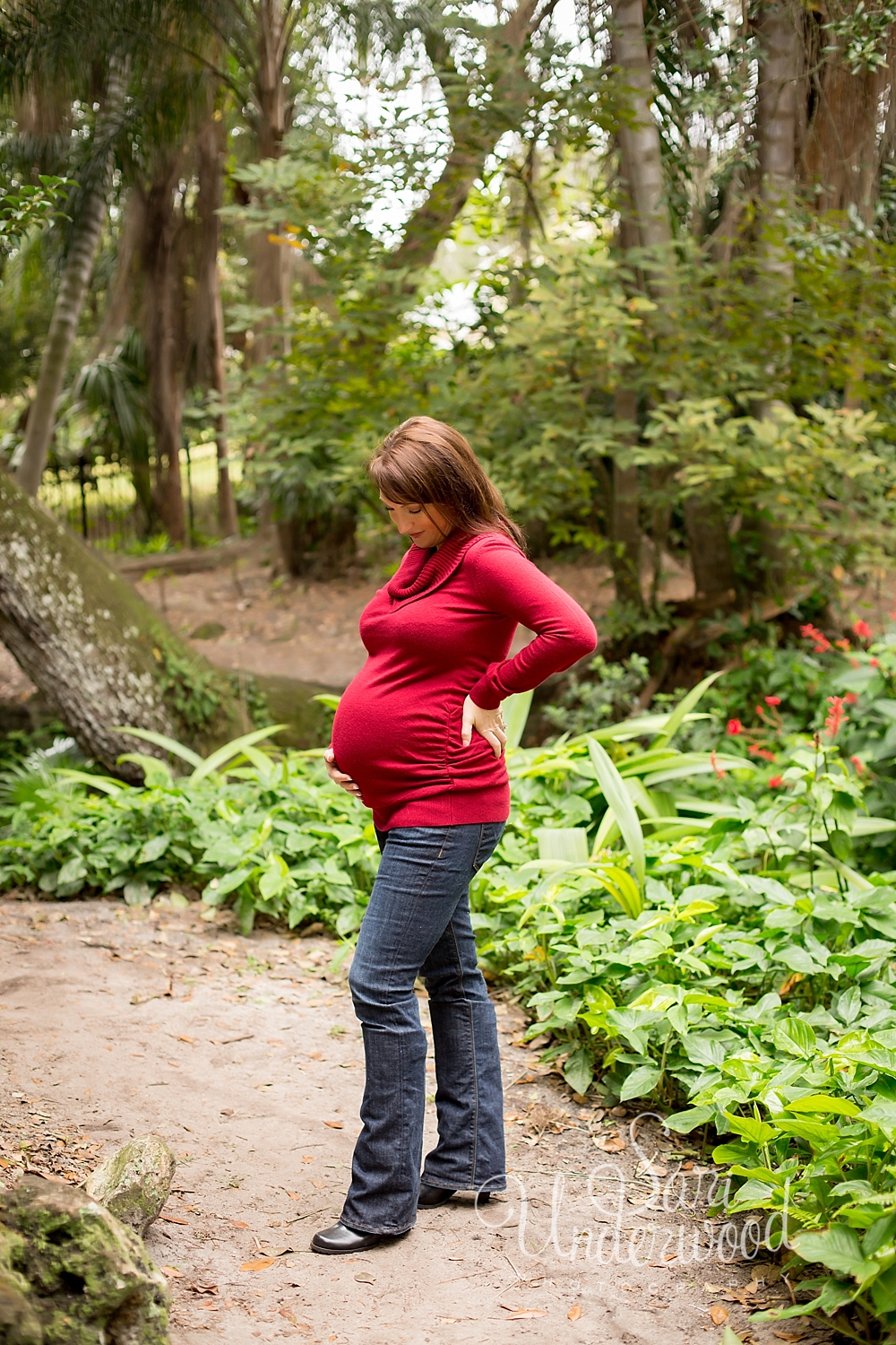 beautiful maternity portrait outdoors in orlando