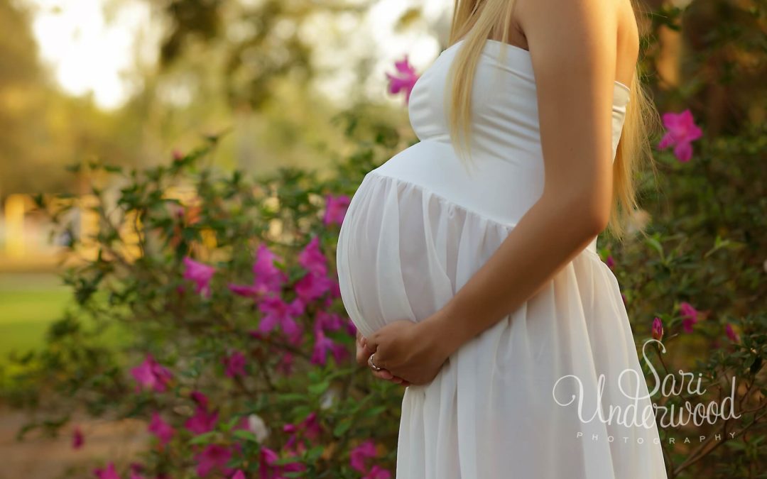 Outdoor maternity photography | Expecting baby girl